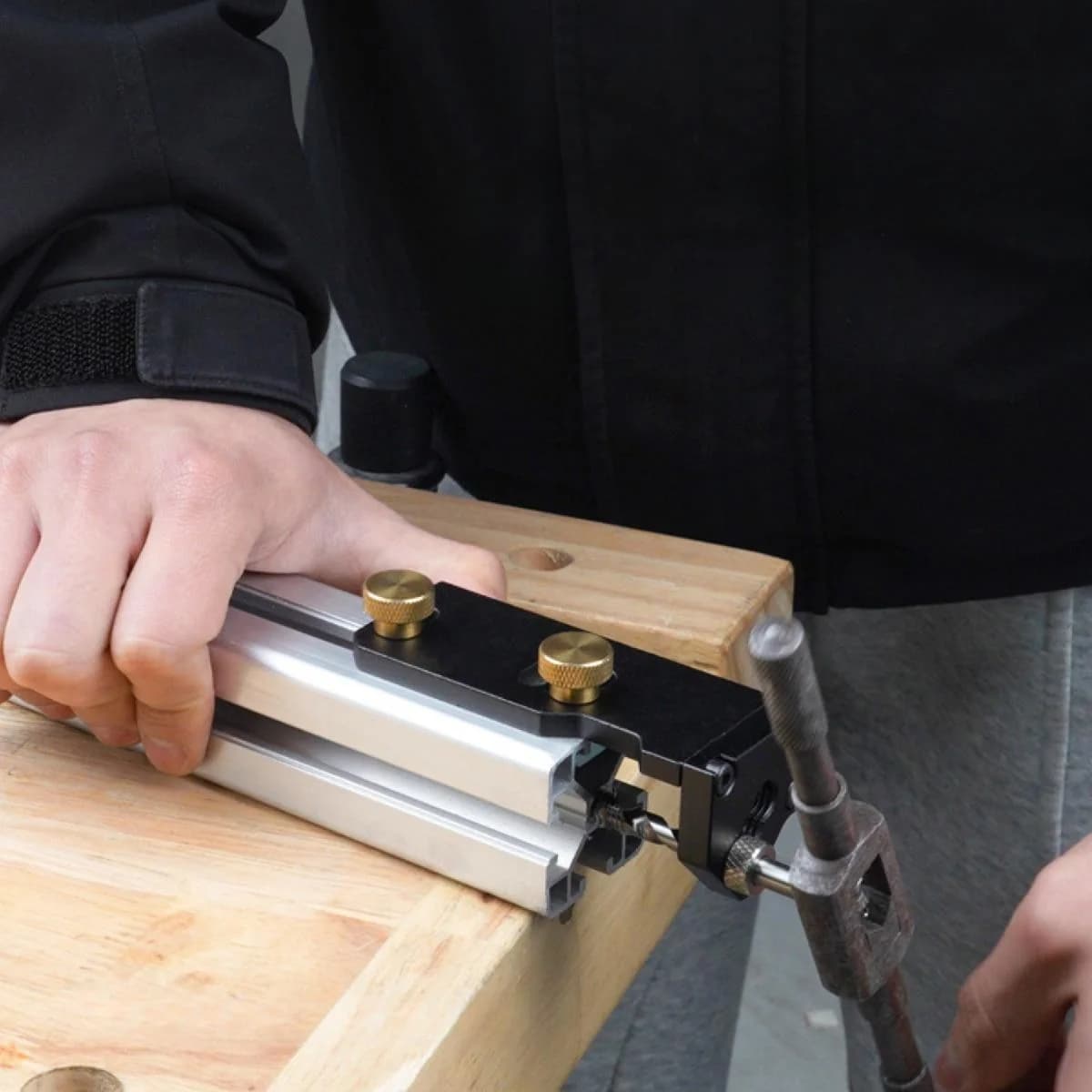 Manuel gevindværktøj til 20/30/40 aluminiumprofiler