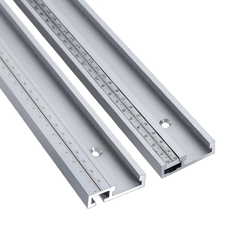 Aluminium T-skinne med måleskala og forborrede huller